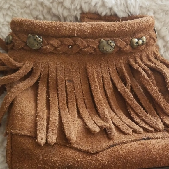 Limited Edition Minnetonka Boots - Picture 6 of 6